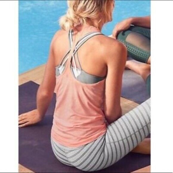 ✨ 2xHP✨Athleta High Neck Chi Tank Shadow Stripe✨ - Picture 1 of 7